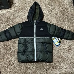 NWT iXtreme coat.  Size 4. 2 pockets
